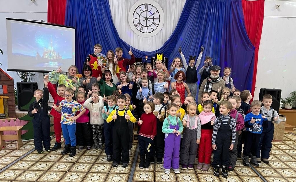 Школьный музыкальный спектакль «Золушка».